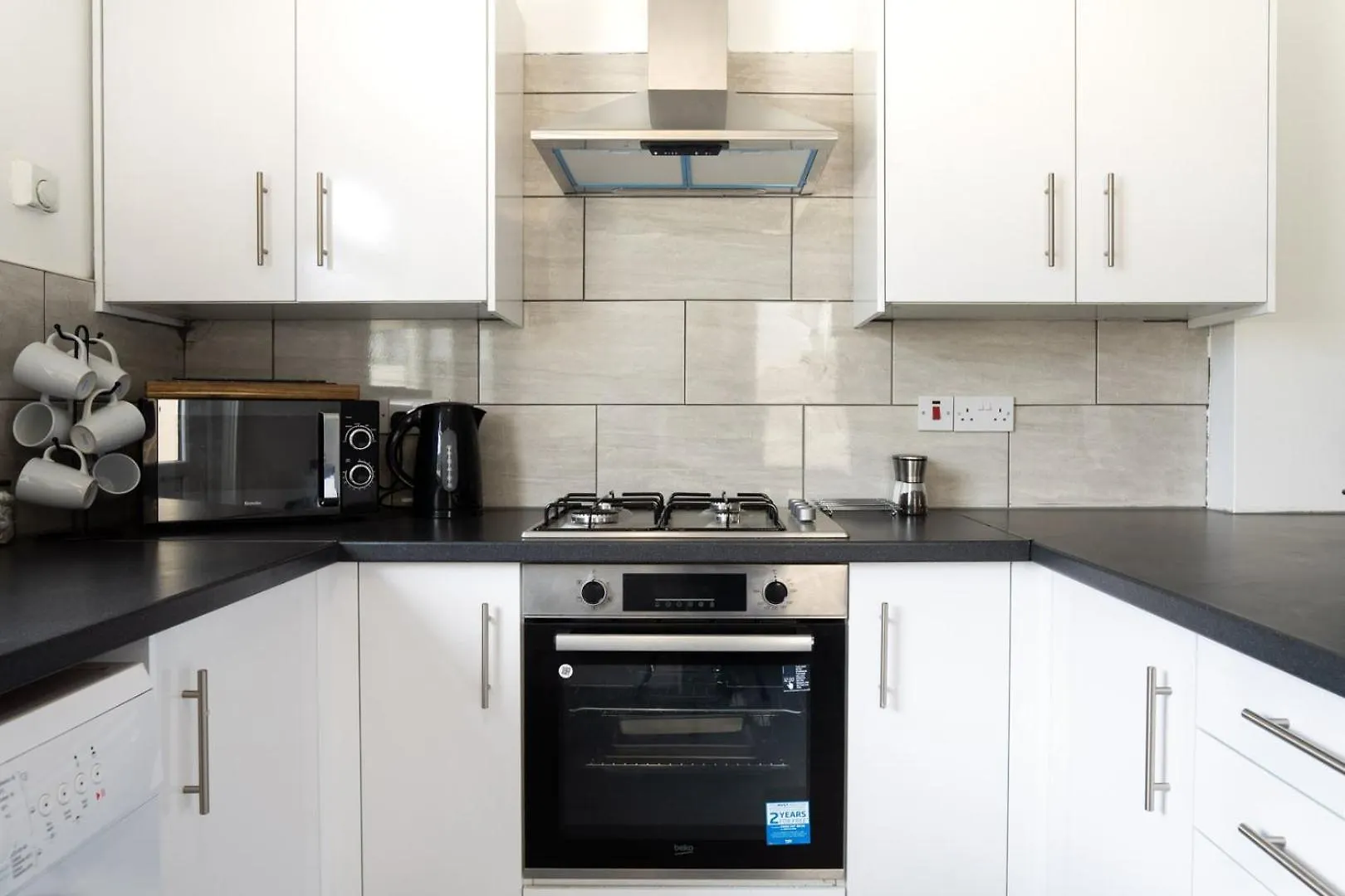 Spacious 4-Bedroom Apt | Pool Table Cardiff