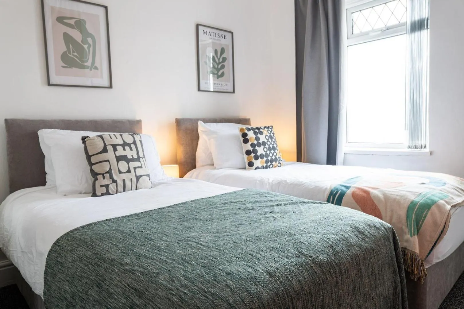 Spacious 4-Bedroom Apt | Pool Table Cardiff Reino Unido